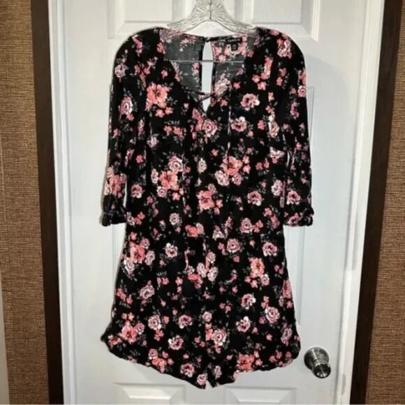 Torrid Black/Pink Floral Print 3/4 Sleeve Romper size 00(M/L) - Picture 1 of 1
